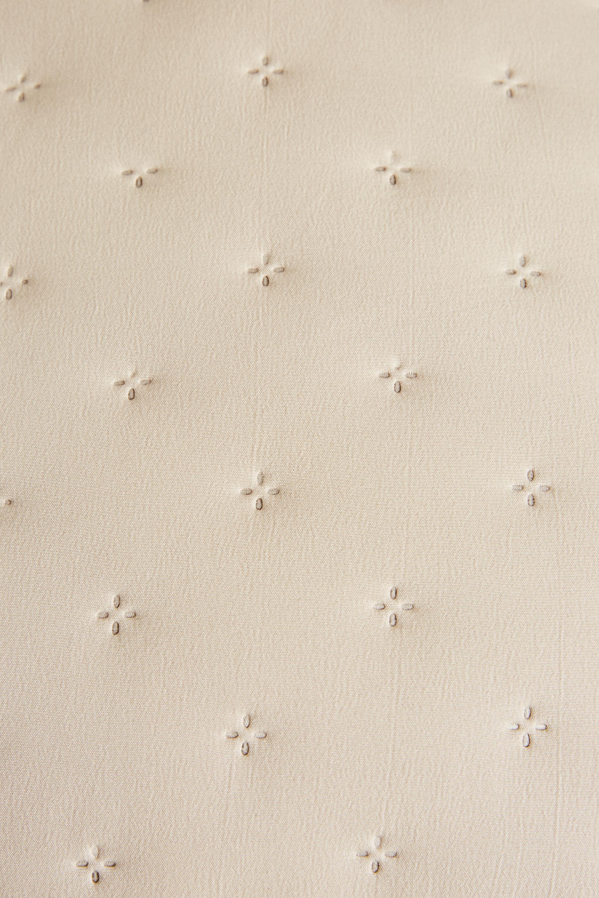 QUILTED DOTTED PILLOW SHAM FOR QUILT